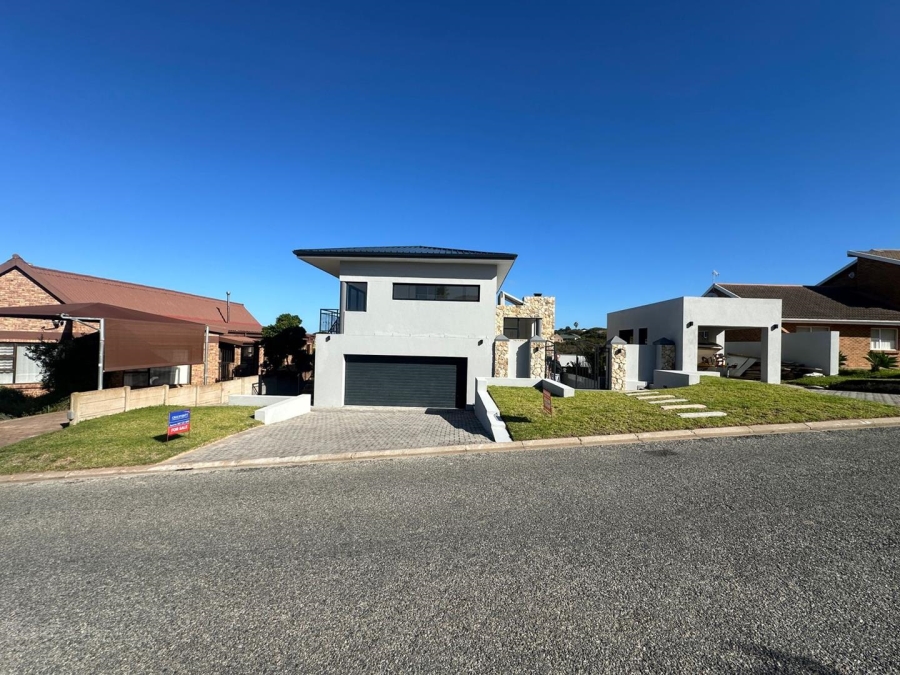 5 Bedroom Property for Sale in Stilbaai Wes Western Cape